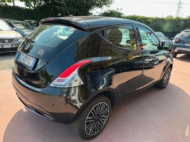 Lancia Ypsilon 1.0 FireFly 5 porte S&S Hybrid Ecochic Gold