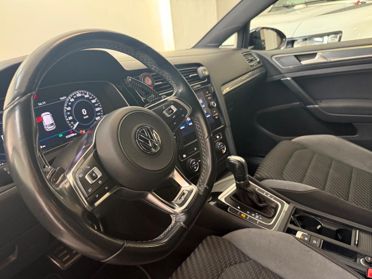 Volkswagen Golf 2.0 TDI DSG 5p R-LINE BlueMotion Technology