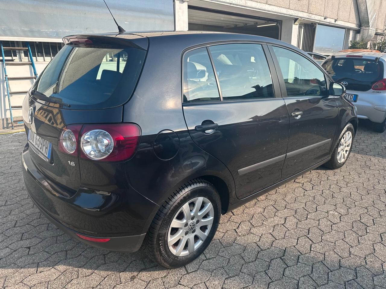Volkswagen Golf 1.6 5p. Trendline*CERCHI