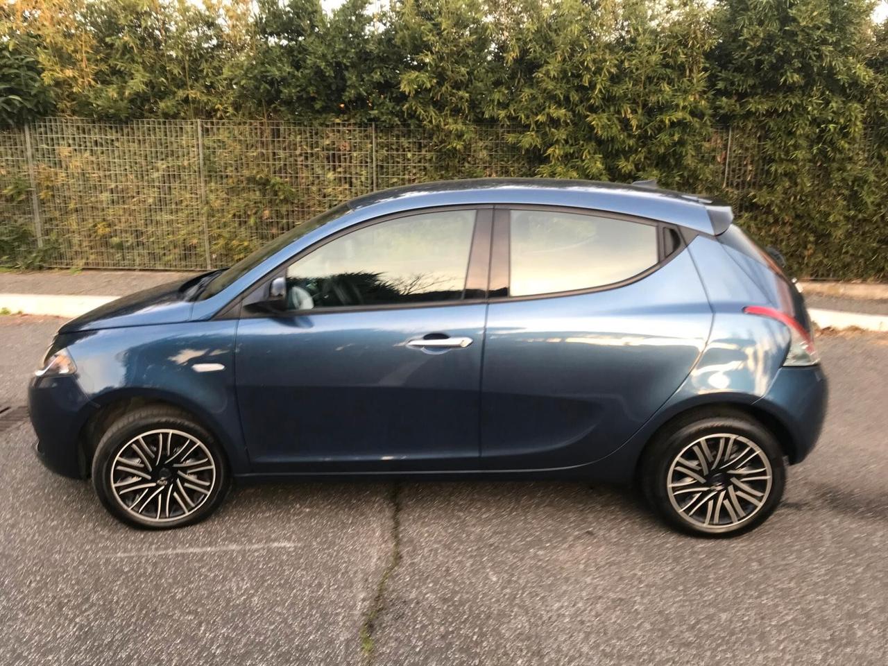 Lancia Ypsilon 1.0 FireFly 5 porte S&S Hybrid Gold