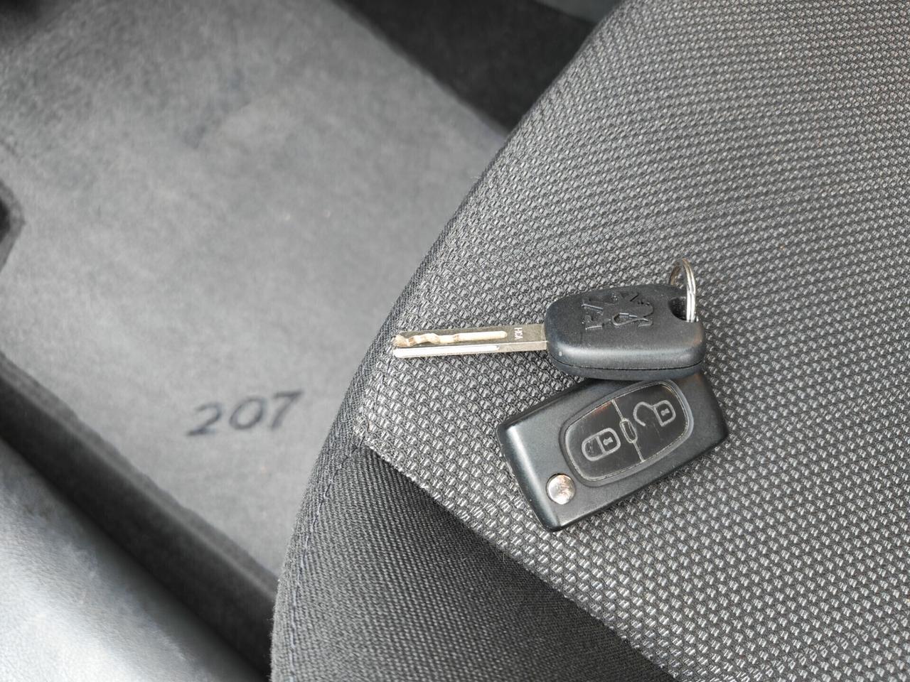 Peugeot 207 1.6 BENZINA 120cv / 74.000km / Unipro