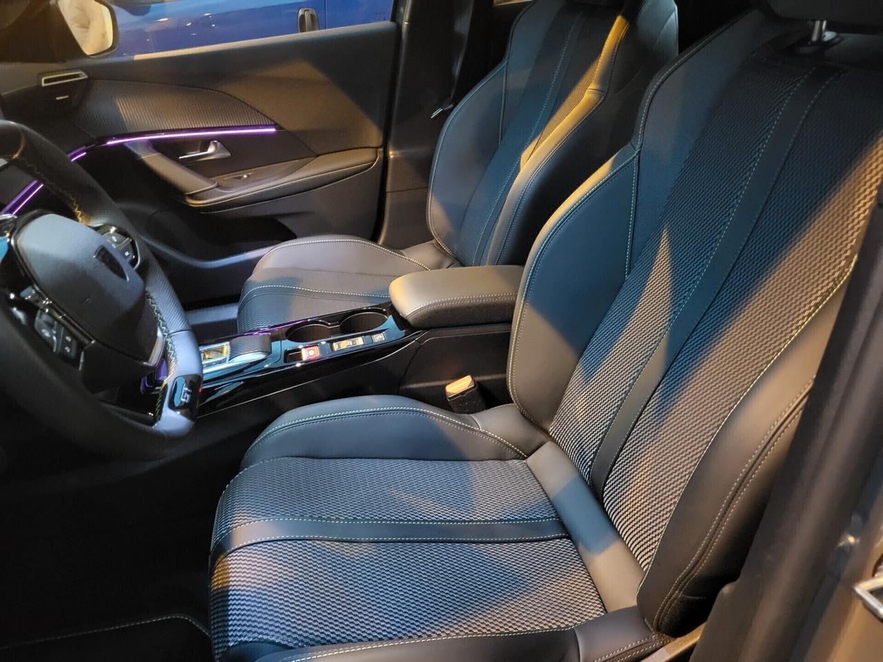 Peugeot 2008 BlueHDi 130 EAT8 GT ANNO 10.2023