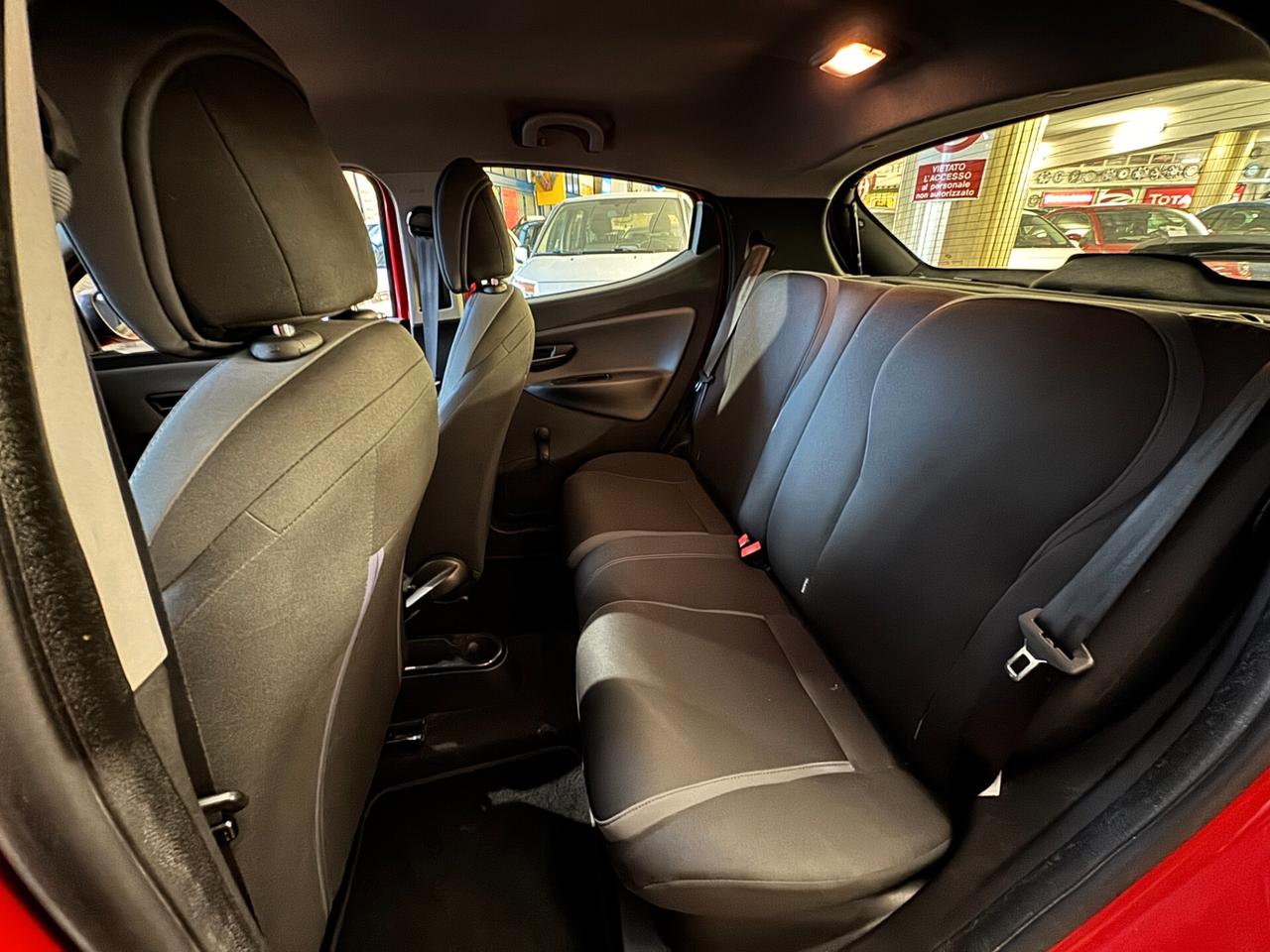 Lancia Ypsilon 1.2 69 CV 5 porte Silver