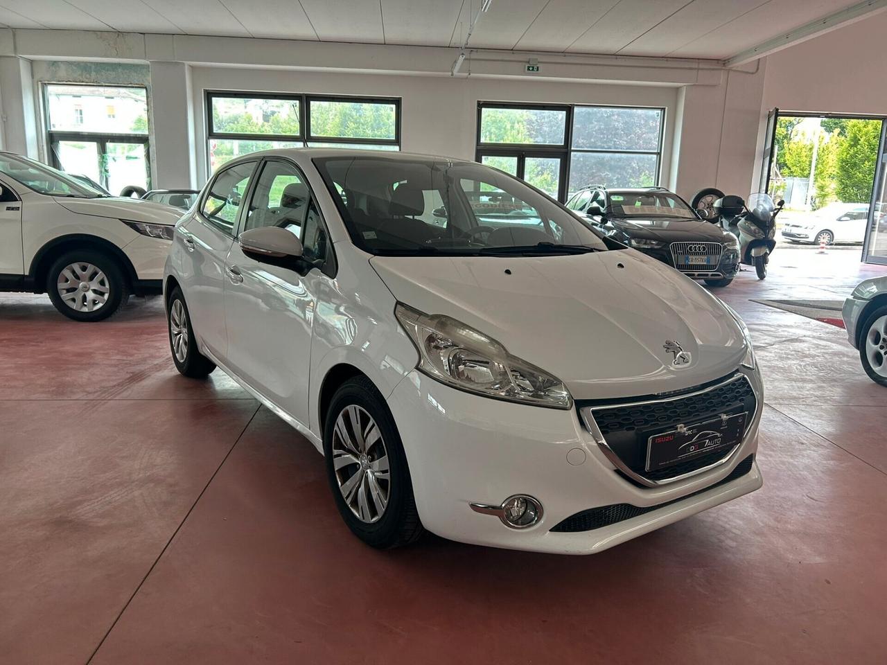 Peugeot 208 serie4 benzina 1.2 CV 82 Km 96.490 per NEOPATENTATI
