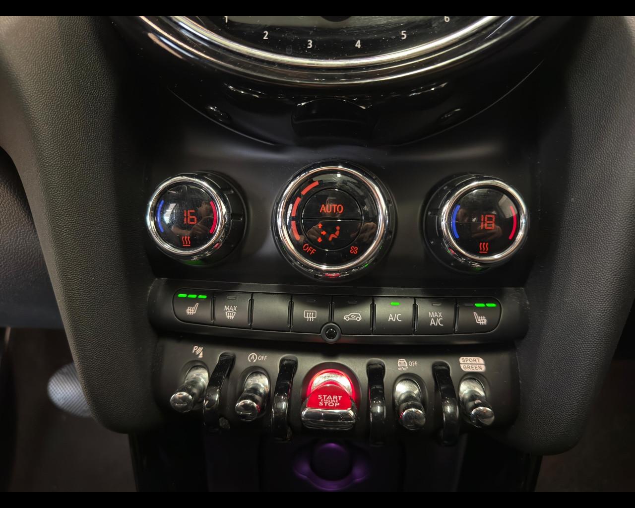 MINI Mini 4ª serie (F56) - Mini 1.5 Cooper Essential