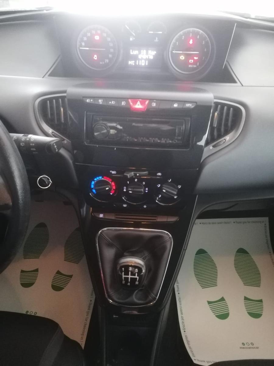 LANCIA - Ypsilon - 1.2 69 CV 5p. Silver