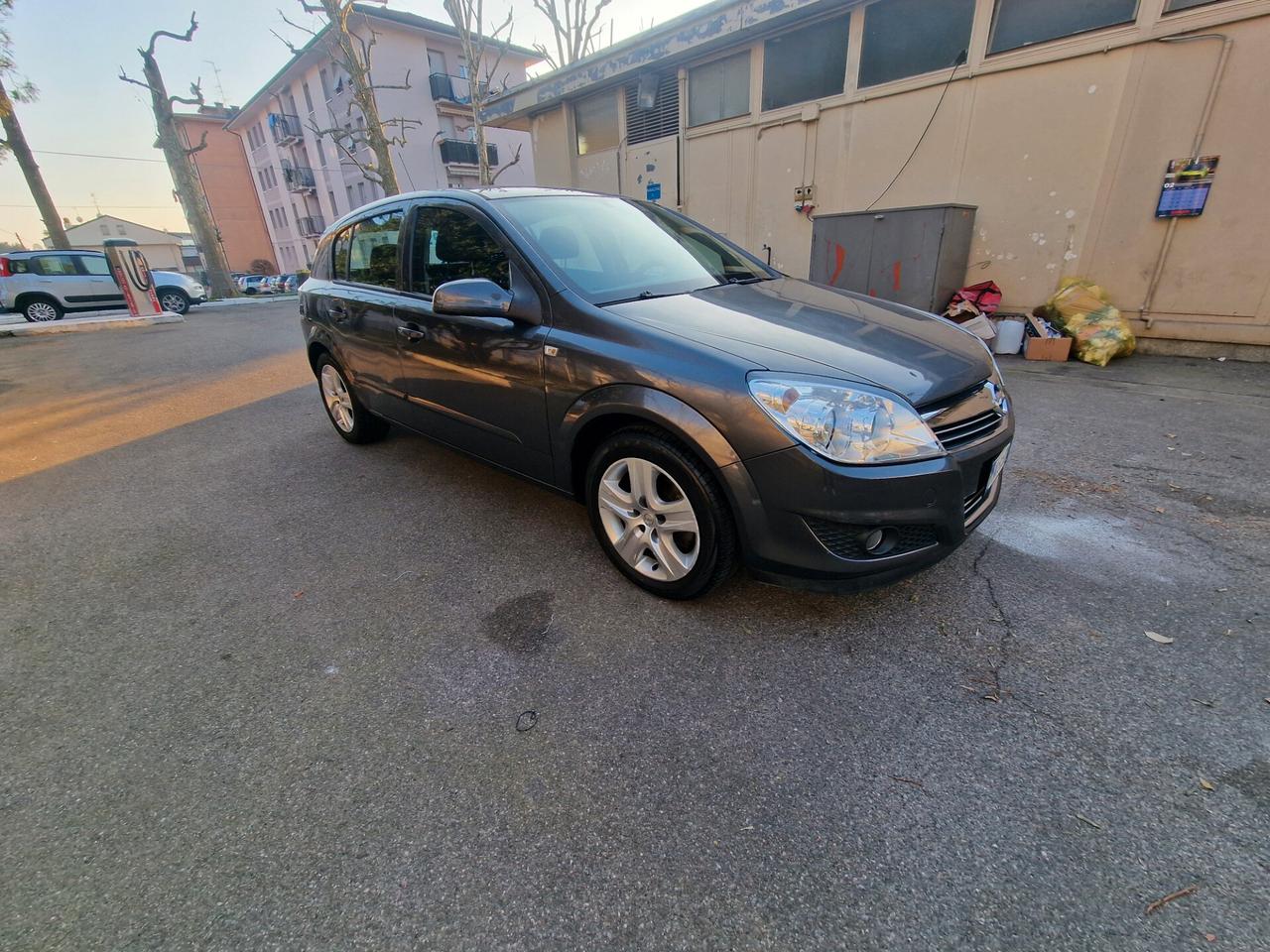 Opel Astra 1.6 16V VVT 5 porte Cosmo