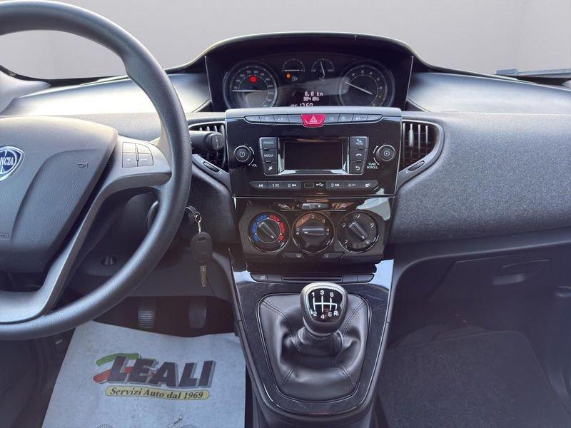 Lancia Ypsilon Ypsilon 5p 1.0 hybrid 70cv 6m Silver Plus