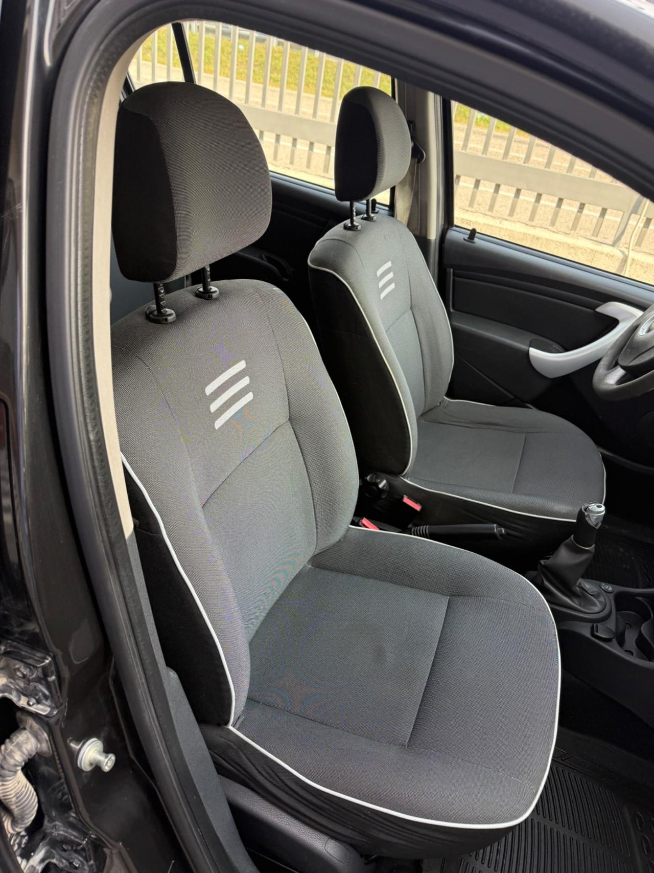 Dacia Sandero 1.2 16V GPL 75CV Embleme