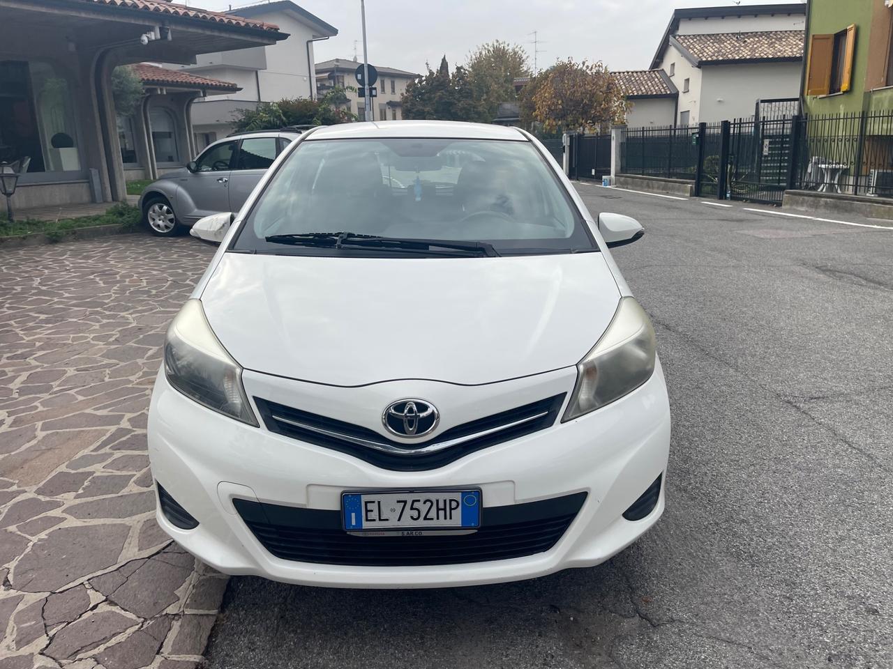 Toyota Yaris 1.0 5 porte Active