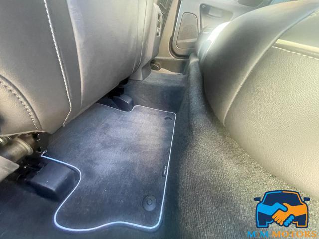 VOLVO XC60 D4 AWD doppio treno di gomme