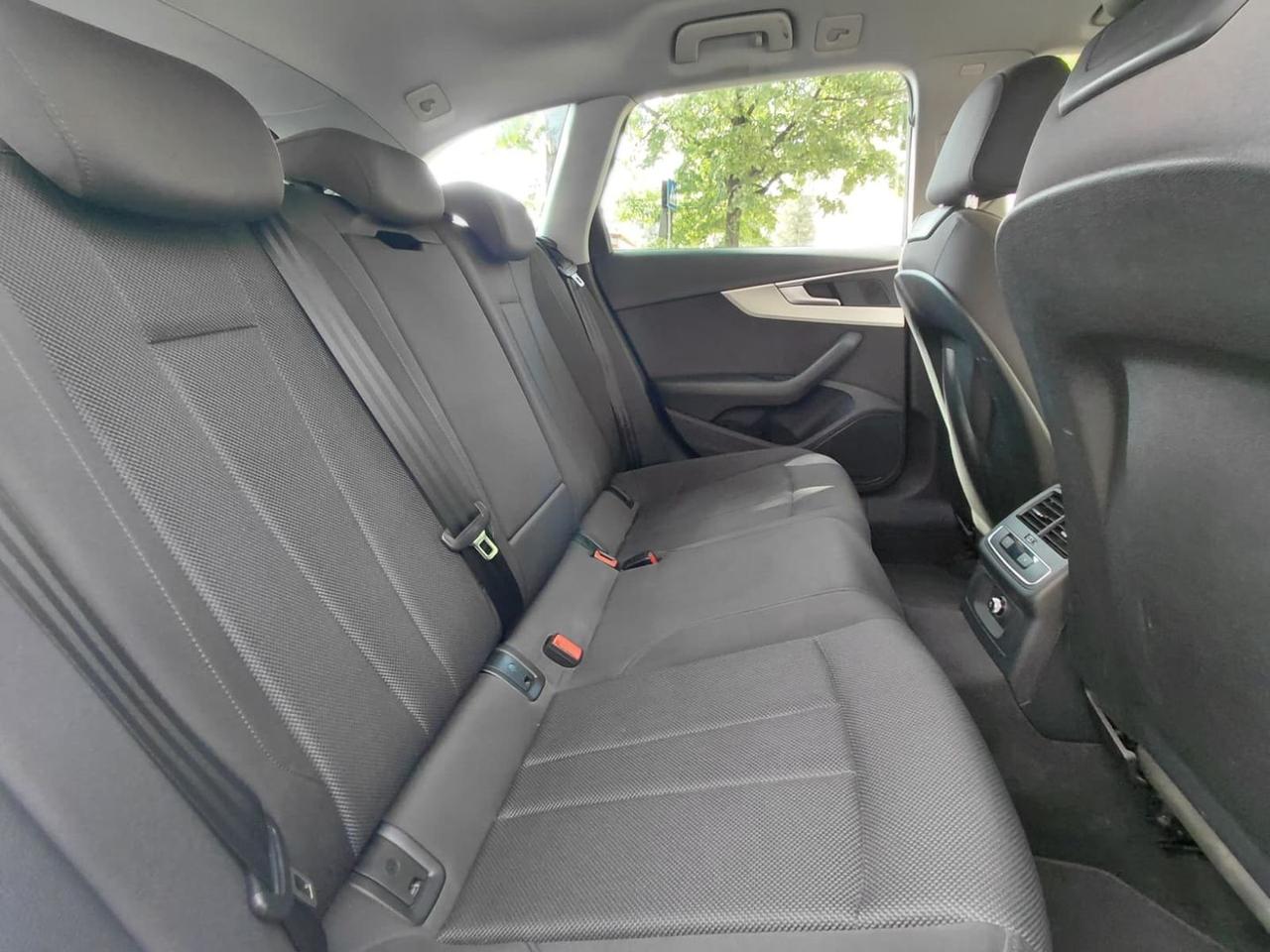 Audi A4 Business Advanced 40g-tron #11848