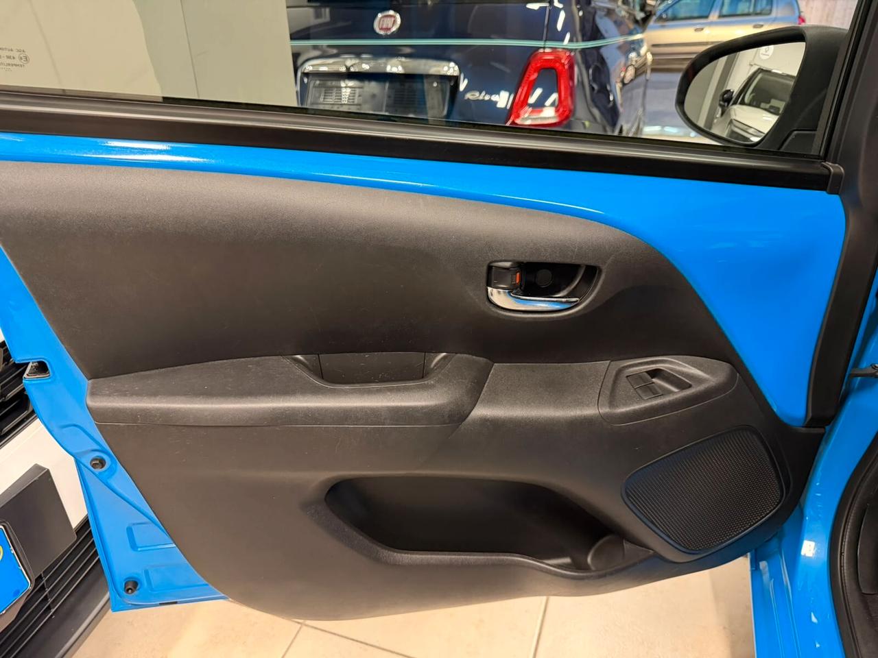 Toyota Aygo Connect 1.0 VVT-i 72 CV 5 porte x-play A RATE DA € 110 AL MESE
