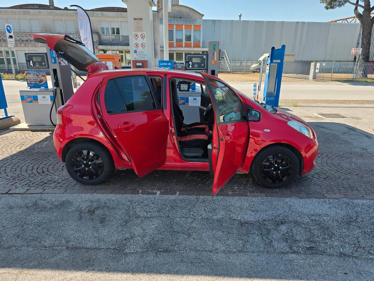 Toyota Yaris 1.0 5 porte con 250.000km Neopatentati ok