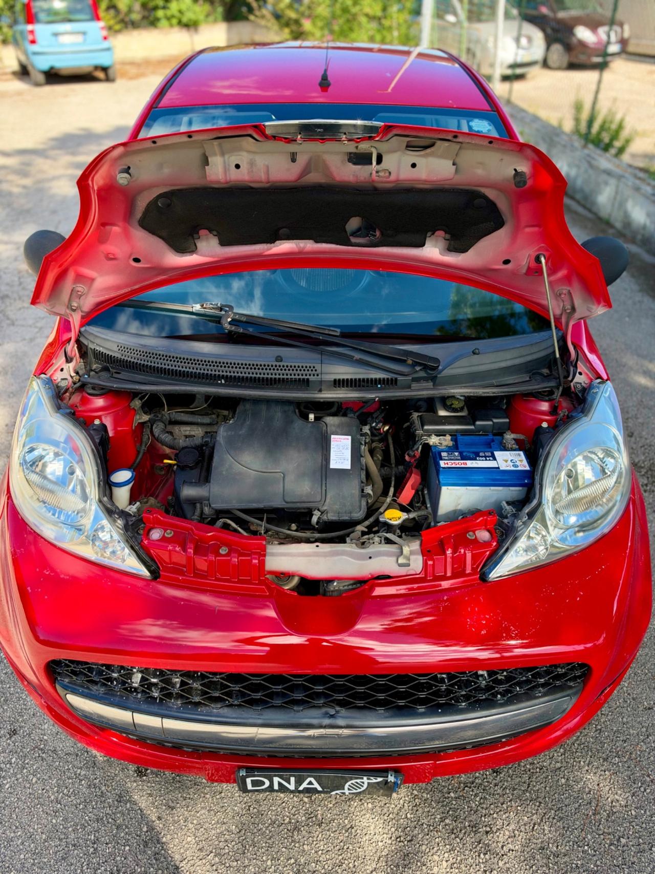 Peugeot 107 1.0 benzina neopatentati uniproprietà
