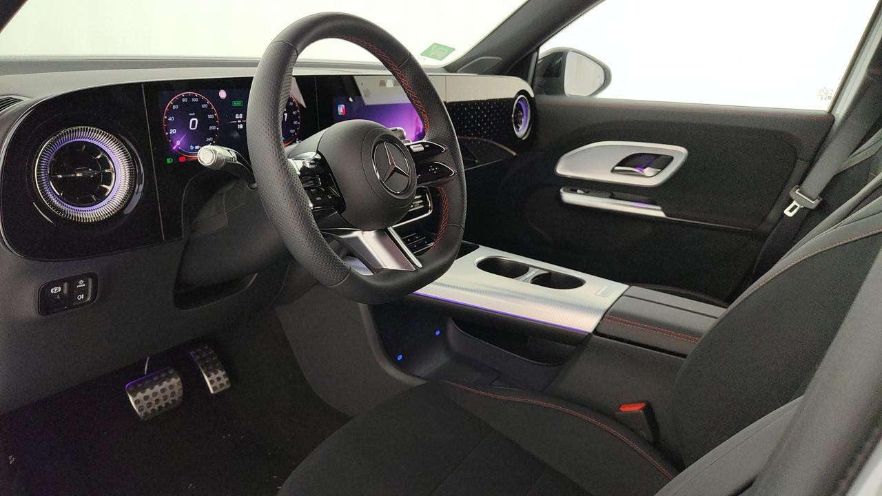 Mercedes-Benz GLB 250+ con tecnologia EQ