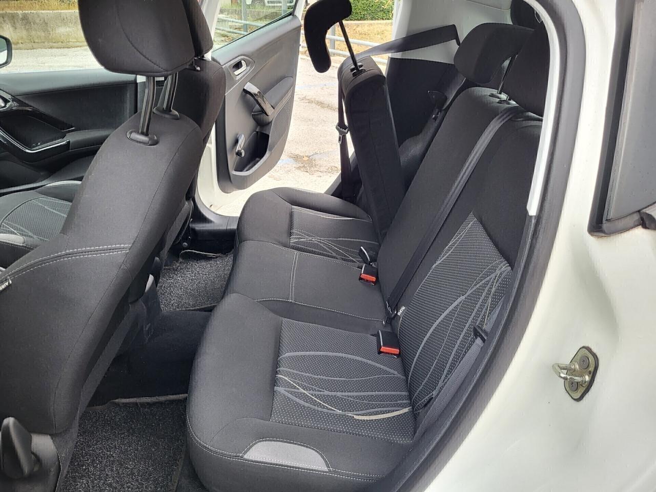 PEUGEOT 208 1,4 HDI-UNICO PROPRIETAR-4 REVISIONI