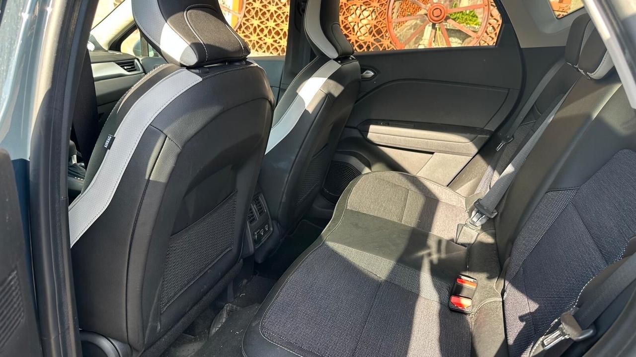 Renault Captur Plug-in Hybrid E-Tech 160 CV Techno incidentata