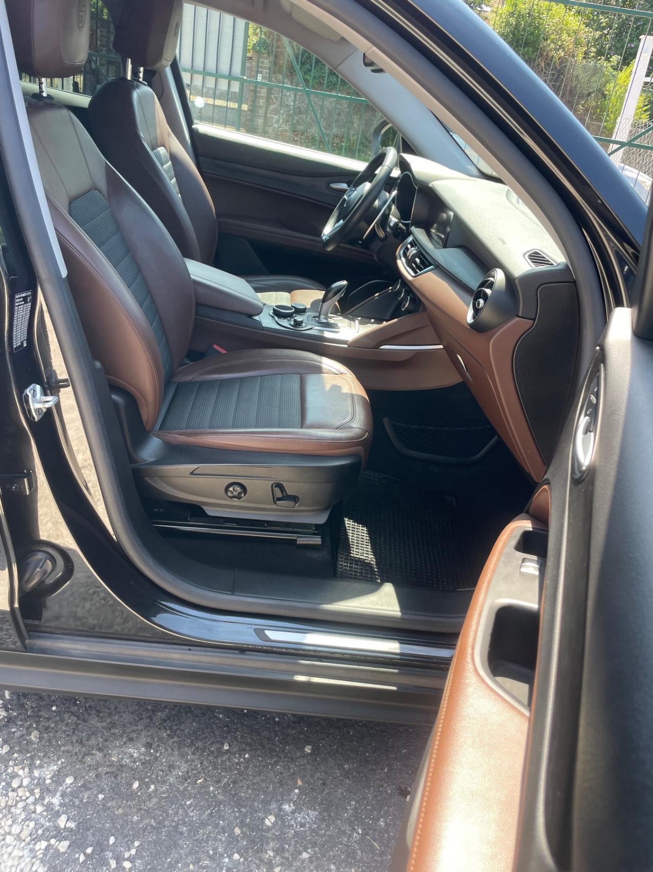 Alfa Romeo Stelvio 2.2 Turbodiesel 180 CV AT8 RWD Executive