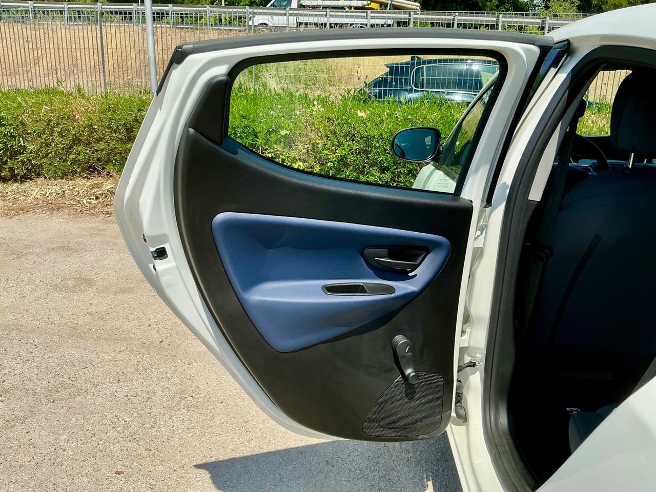 Lancia Ypsilon 1.0 70Cv FireFly Hybrid Gold 5 Posti