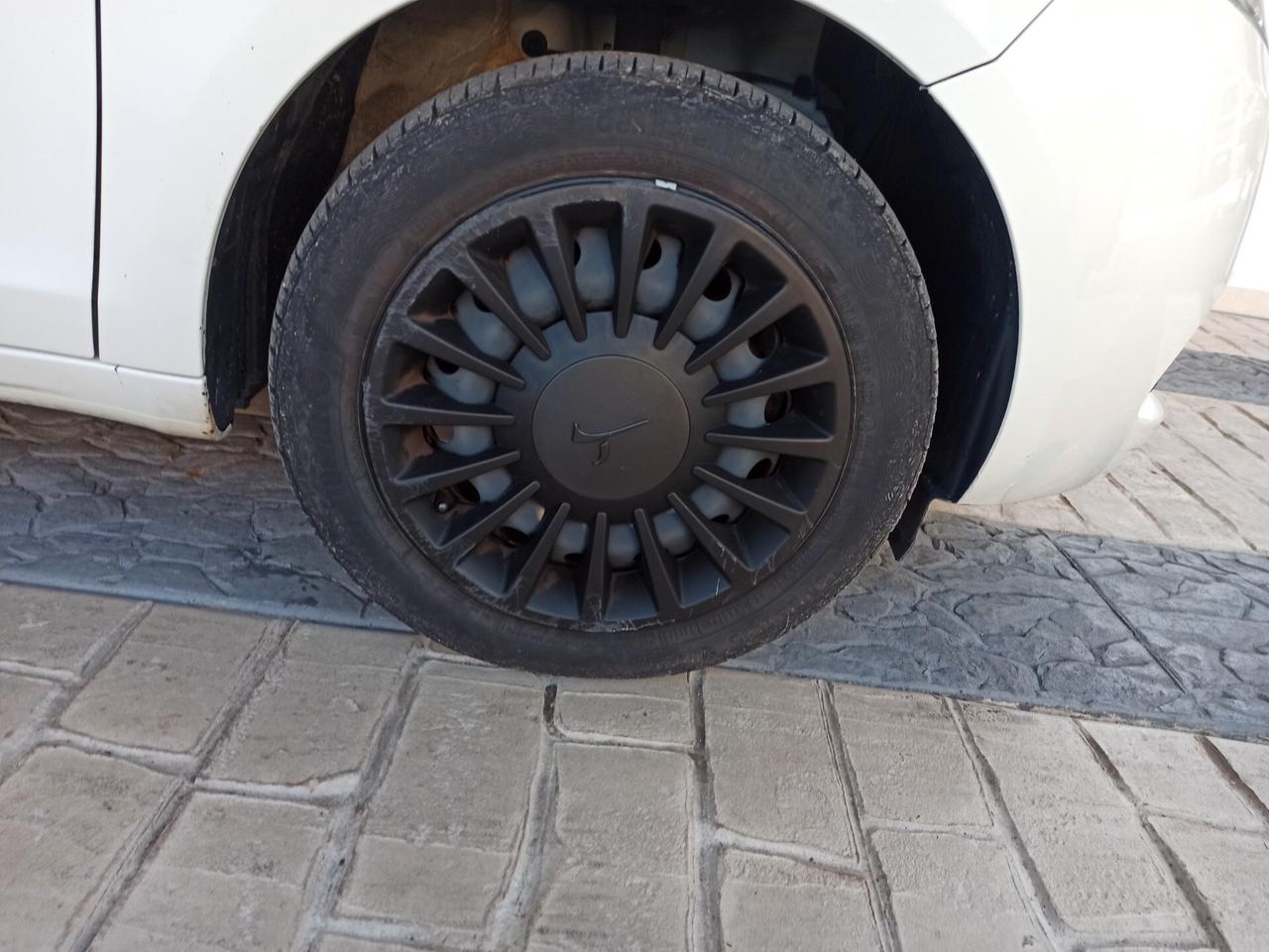 Lancia Ypsilon 1.0 FireFly 5 porte S&S Hybrid Ecochic Silver