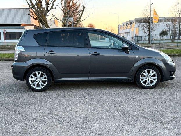Toyota Corolla Verso 2.2 16V D-4D 7 POSTI