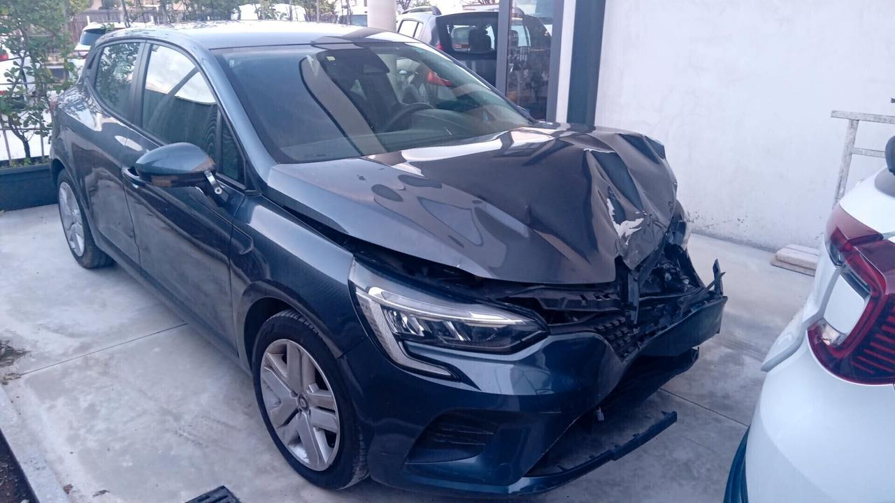 Renault Clio Full Hybrid E-Tech 140 CV 5 porte Intens SINISTRATA