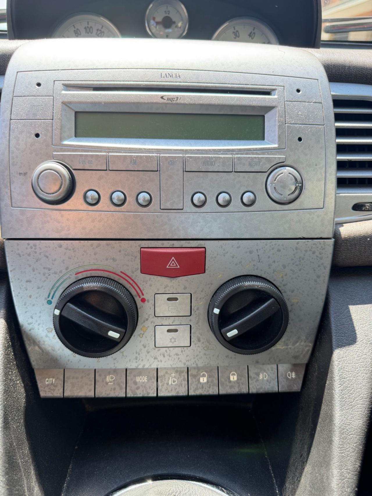Lancia Ypsilon 1.3 Multijet 75CV