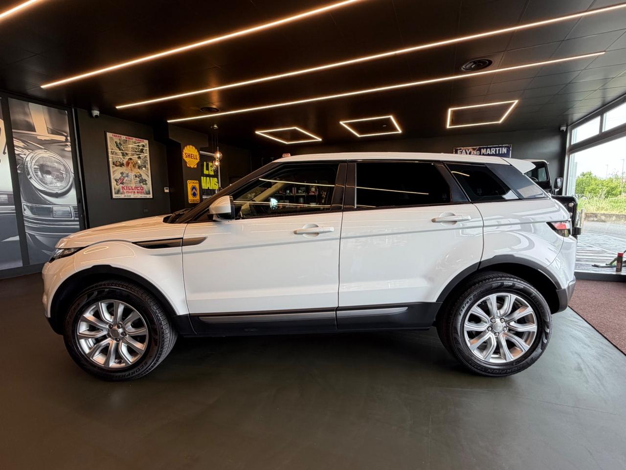 Land Rover Range Evoque 2.2 TD4 5p. Pure