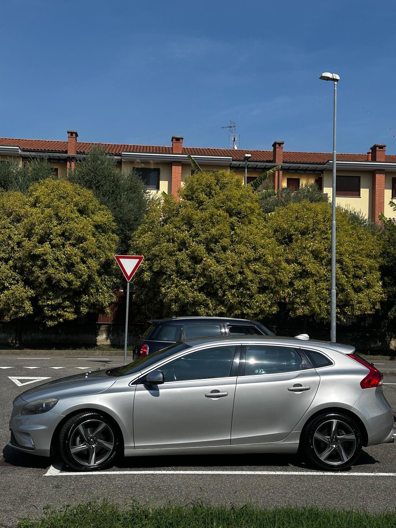 Volvo V40 D2 1.6 Summum