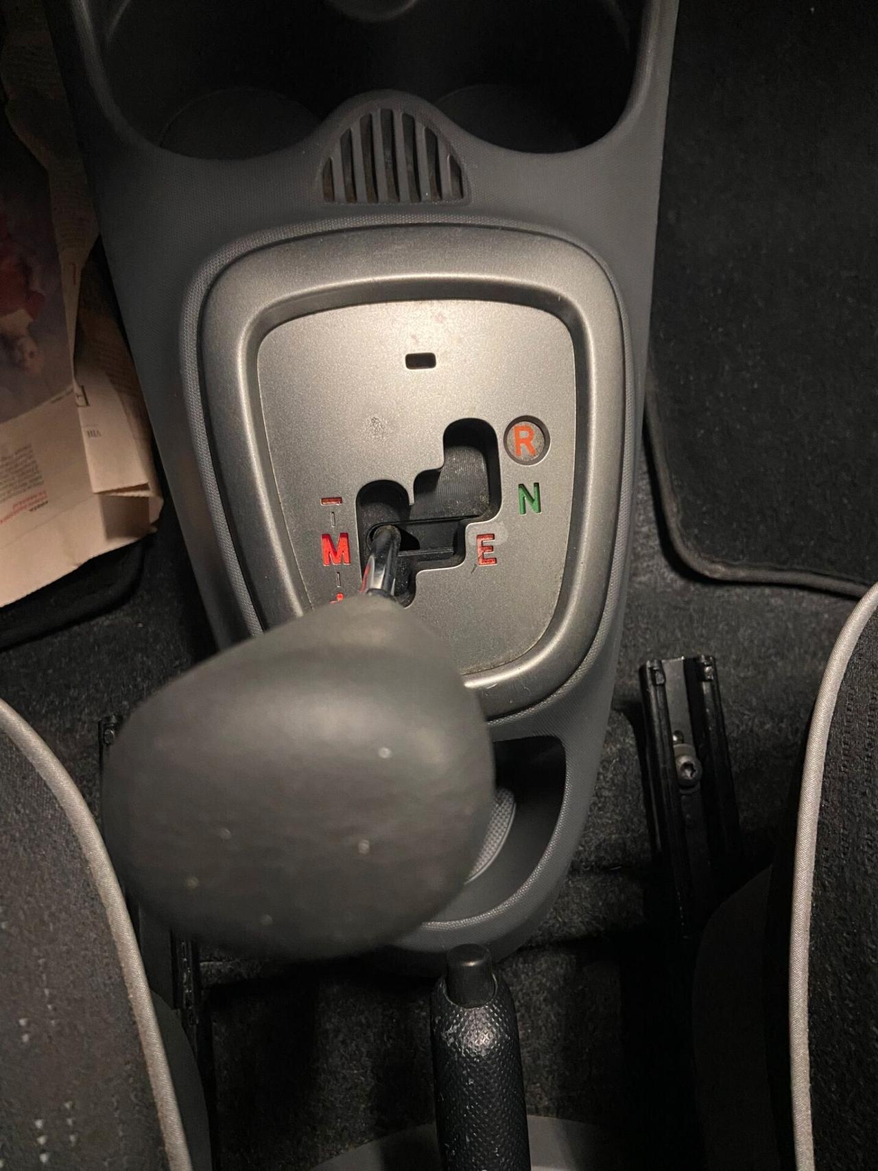 Peugeot 107 1.0 68CV 5p. Sweet Years 2Tronic