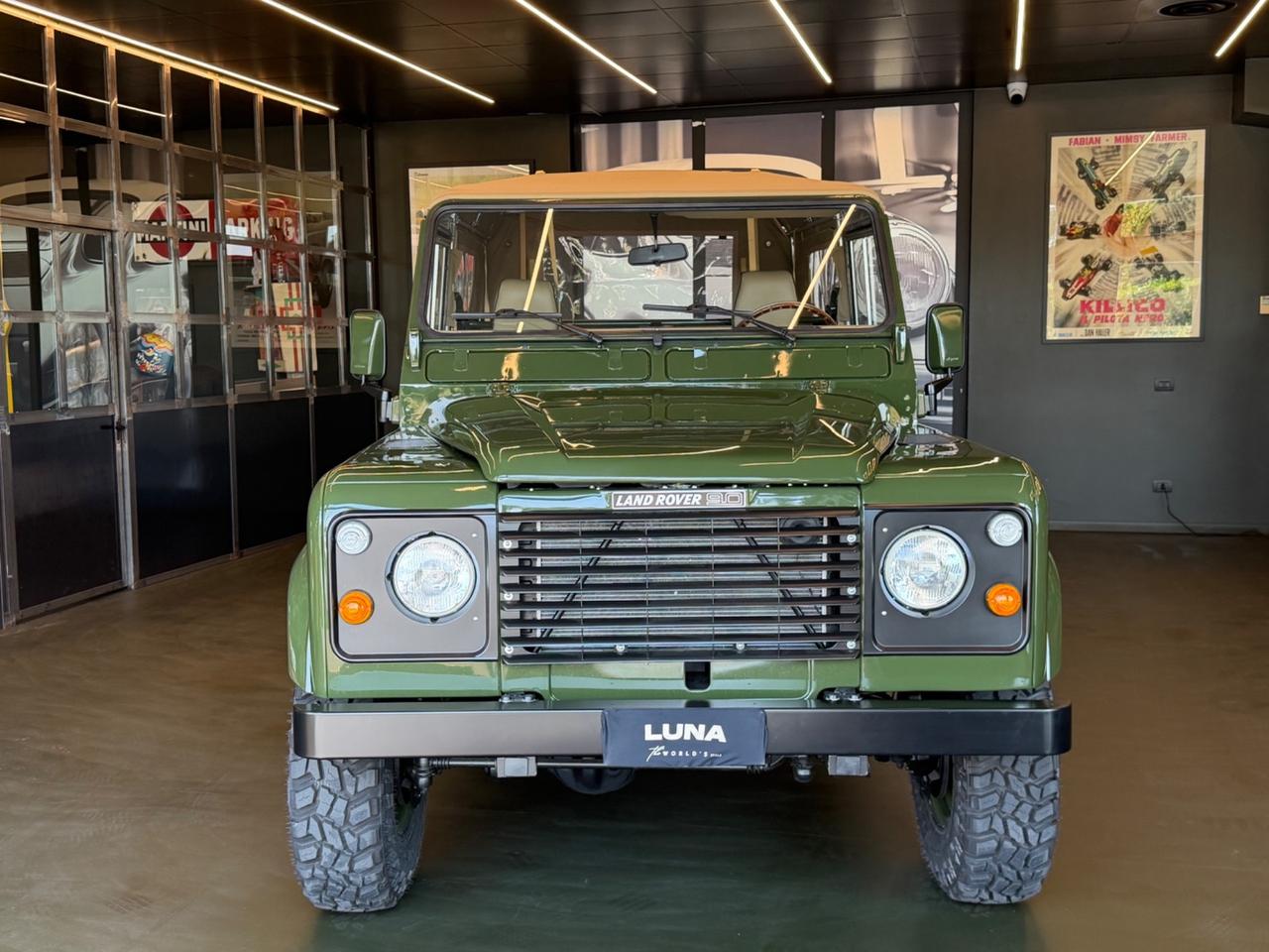 Land Rover Defender 90 diesel Soft-top 19J