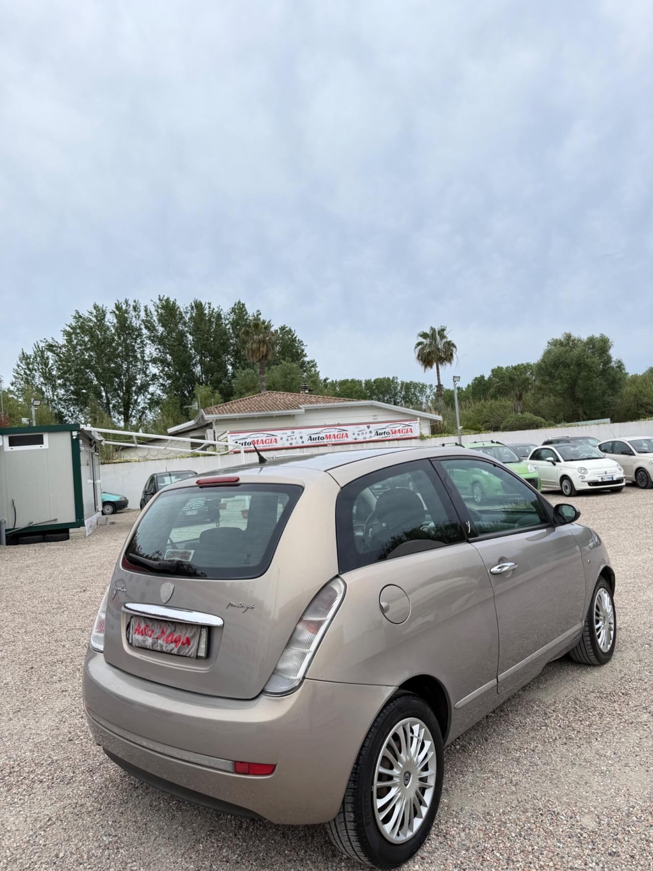 Lancia Ypsilon 1.3 MJT 75 CV Platino