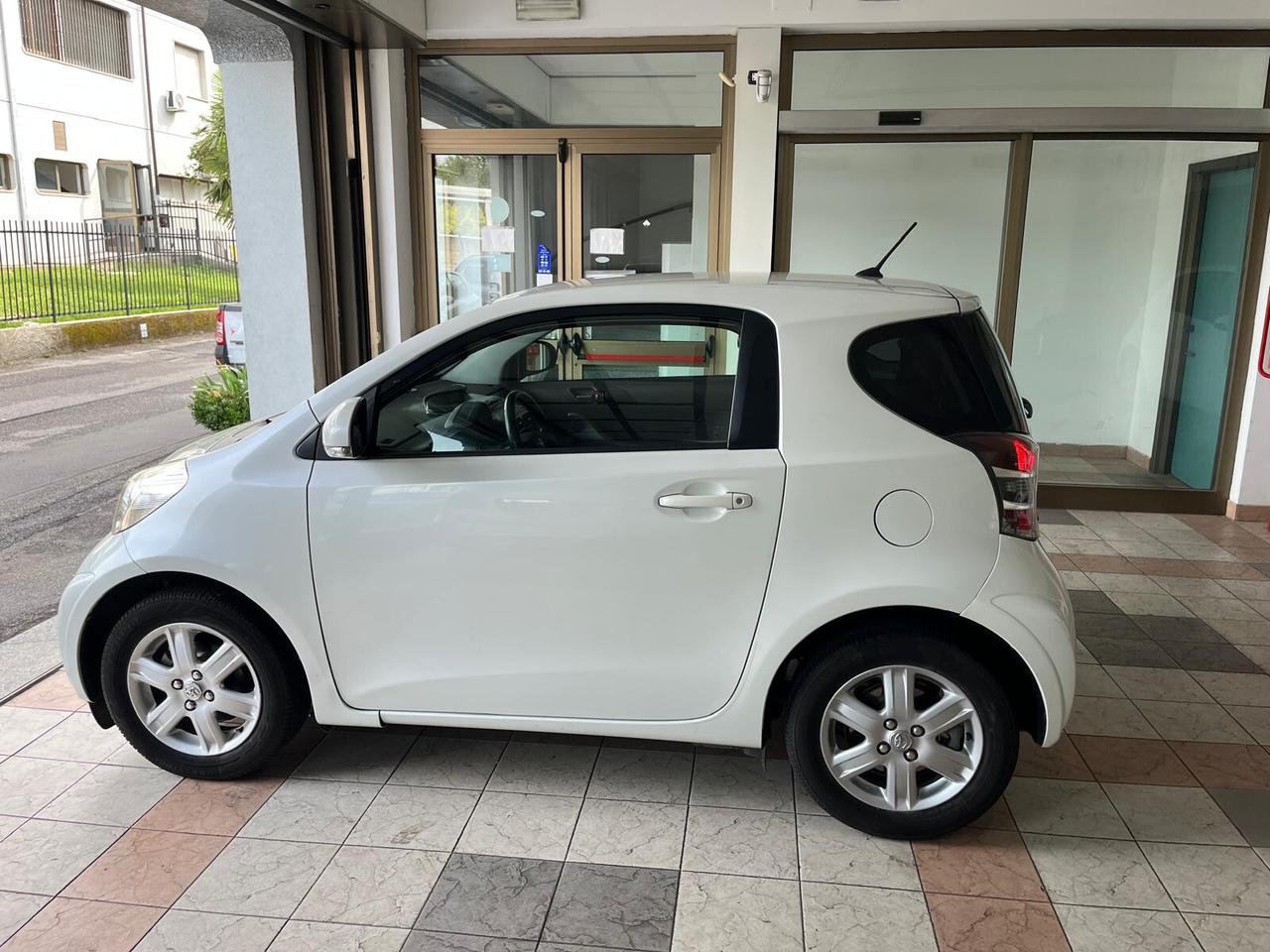 Toyota iQ 1.0
