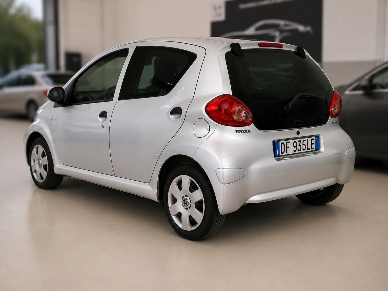 Toyota Aygo 1.0 12V VVT-i 5 porte Sol