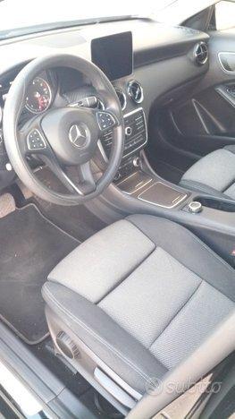 MERCEDES Classe GLA (X156) 200 d automatico - 2019