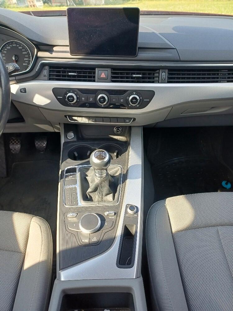 Audi A4 Avant 2.0 TDI 150 CV 2017 Incidentata