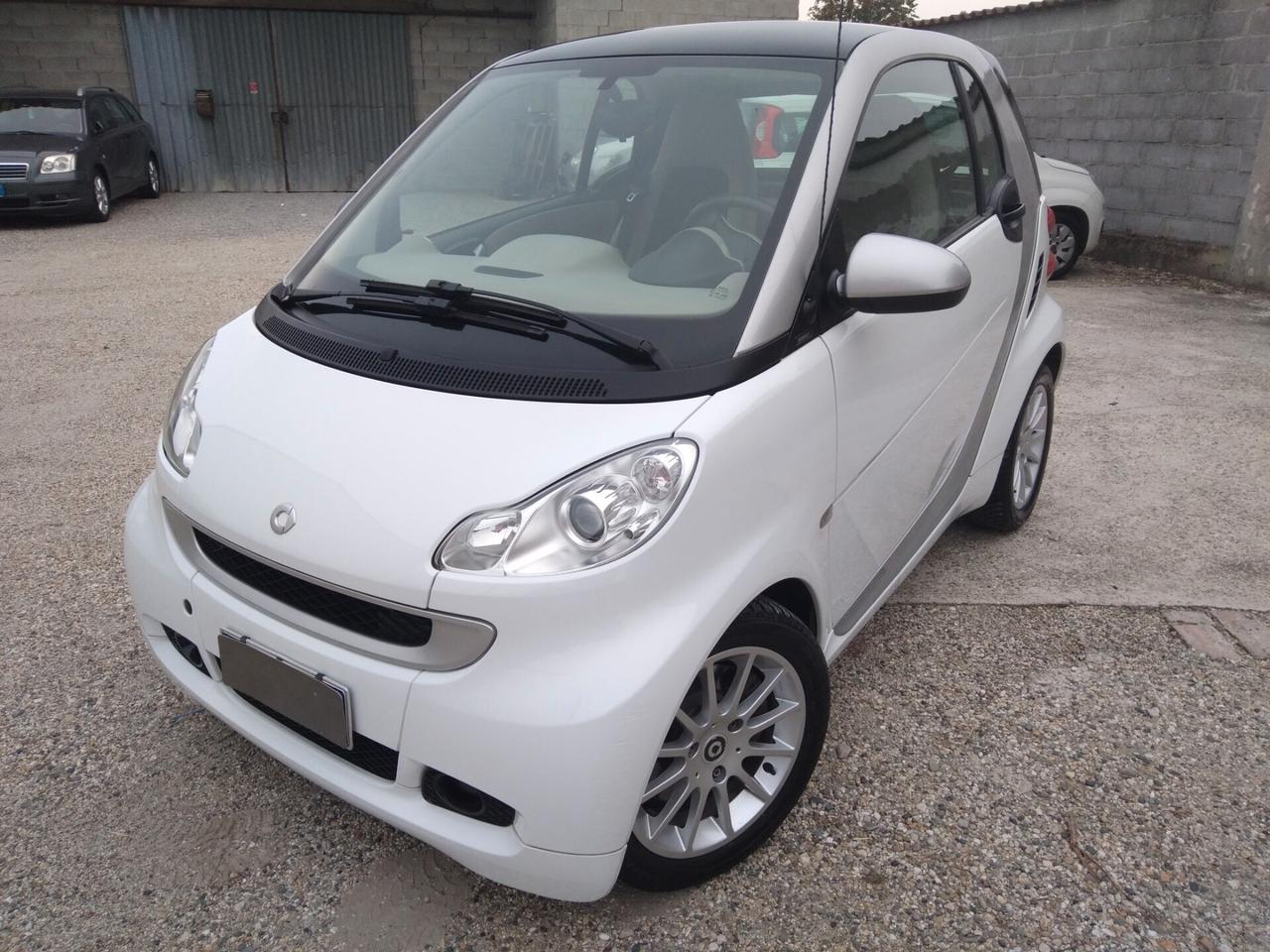 Smart ForTwo 1000 52 kW MHD coupé pure