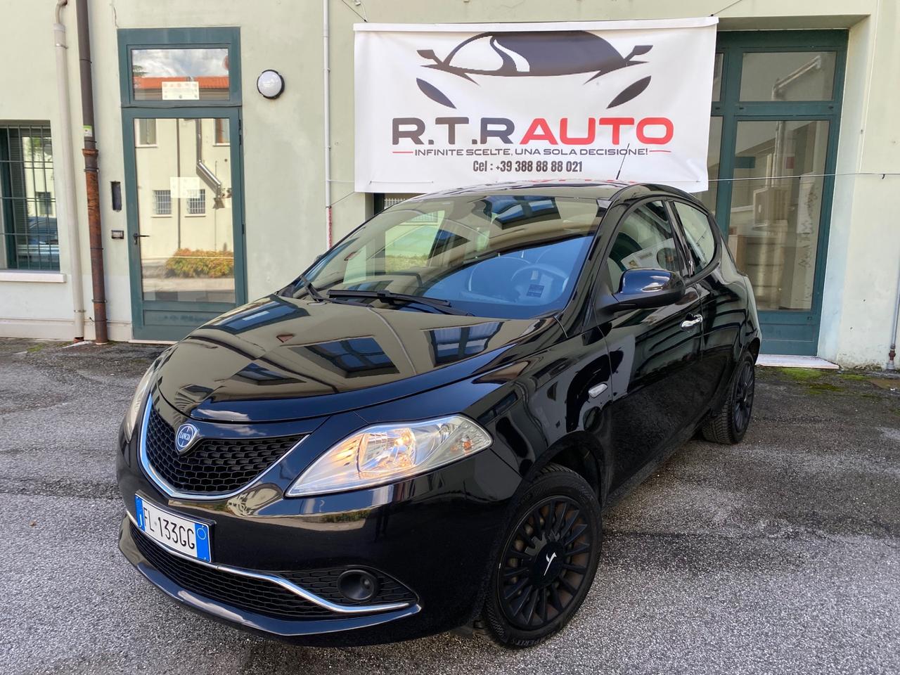 Lancia Ypsilon 1.2 69 CV 5 porte PLATINUM