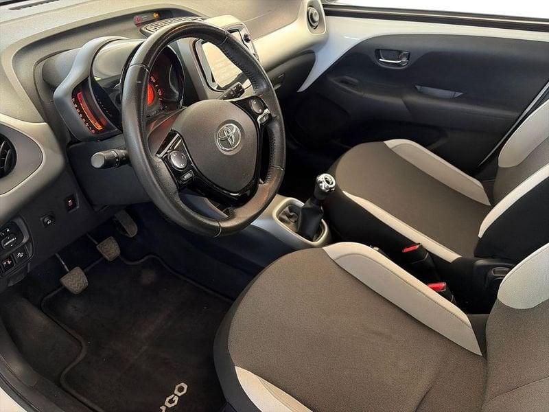 Toyota Aygo 5 Porte 1.0 VVT-i x-play my15