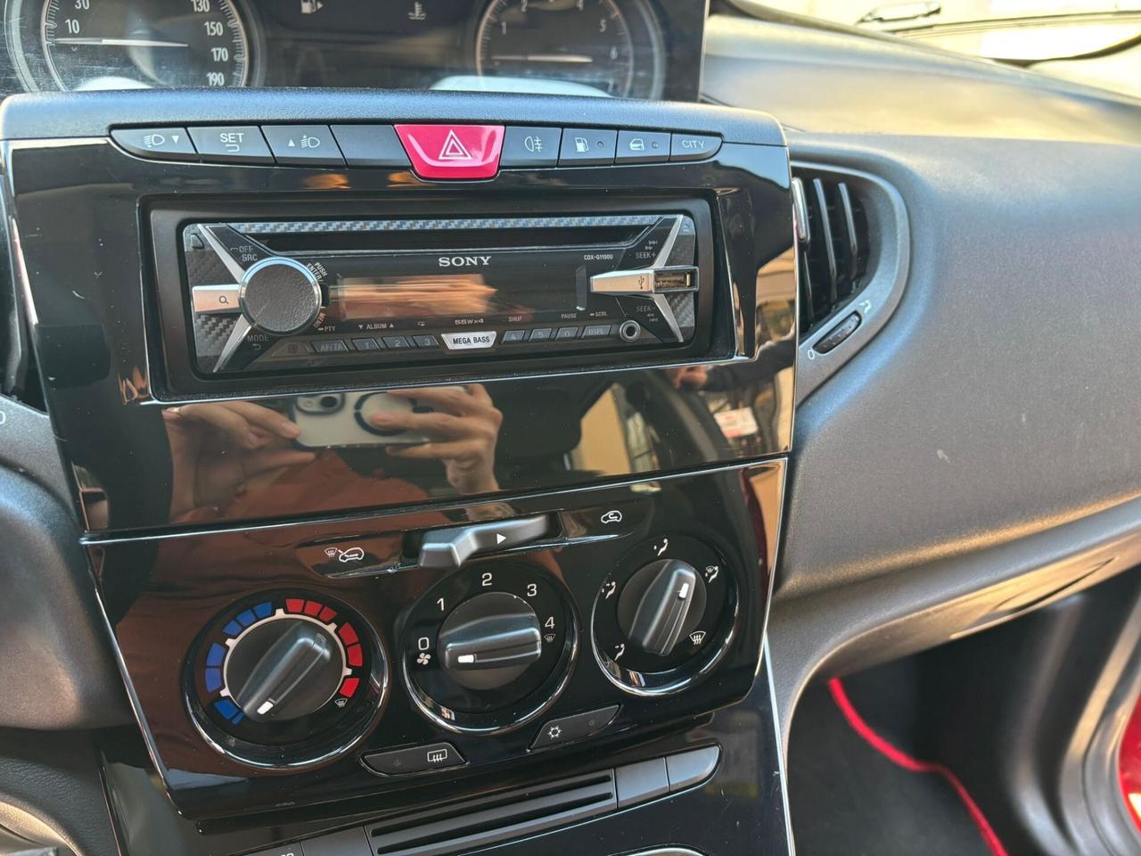 Lancia Ypsilon 0.9 TwinAir 85 CV 5 porte Metano Ecochic Platinum