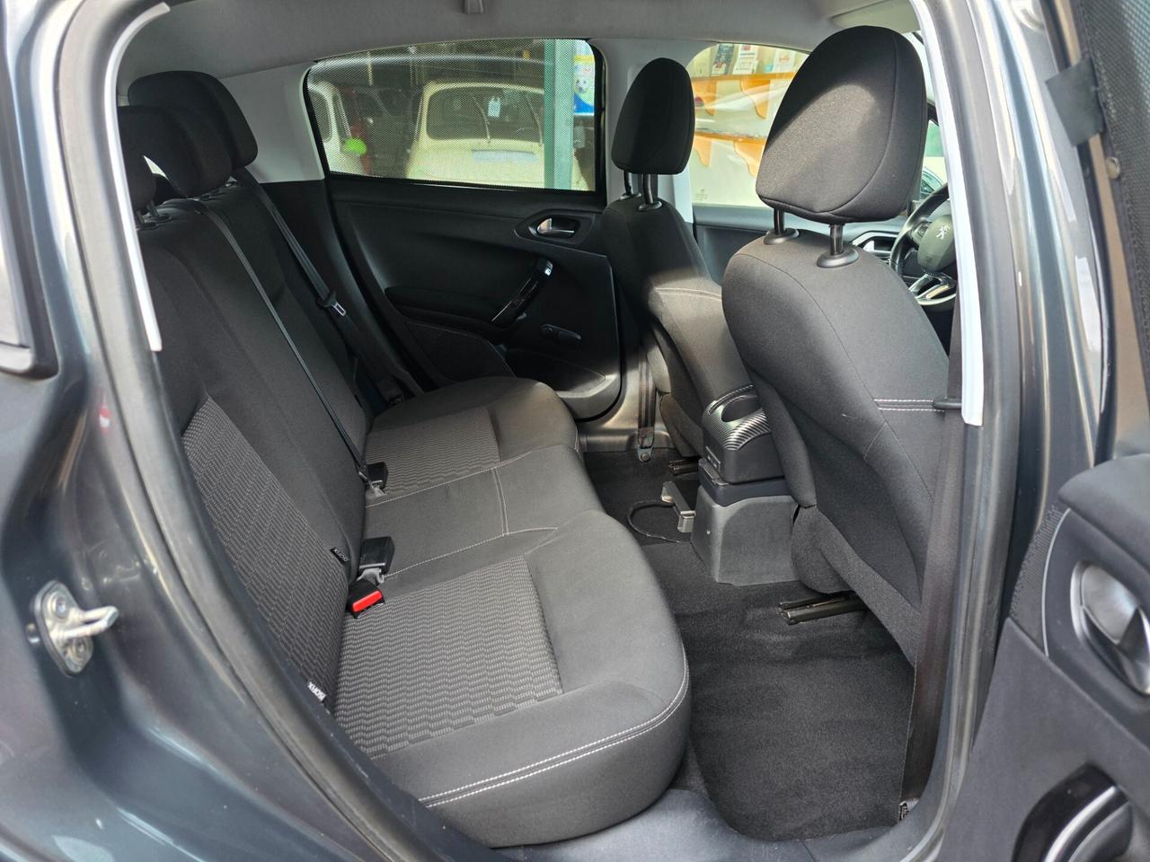 Peugeot 208 BlueHDi 75 5 porte Allure