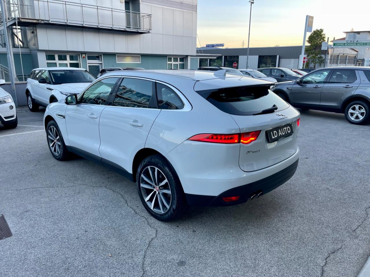 Jaguar F-Pace 2.0 D 180 CV AWD aut. R-Sport CATENA NUOVA