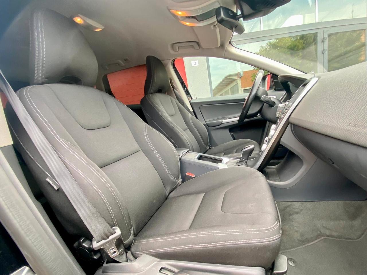 Volvo XC 60 XC60 D3 Geartronic R-design Momentum