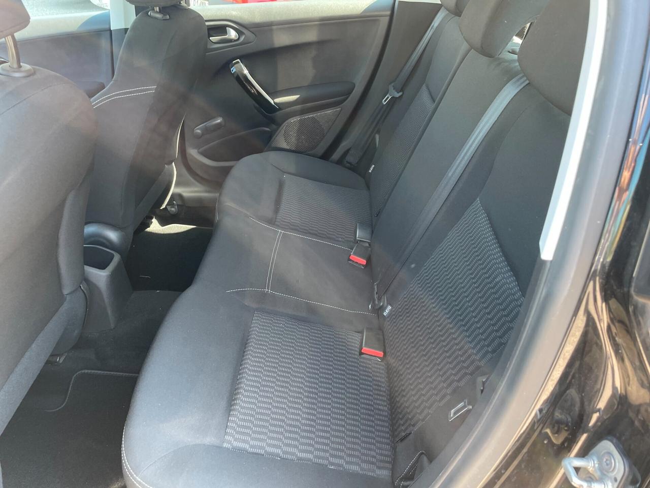 Peugeot 208 PureTech 82 5 porte Allure DISTRIBUZIONE NUOVA