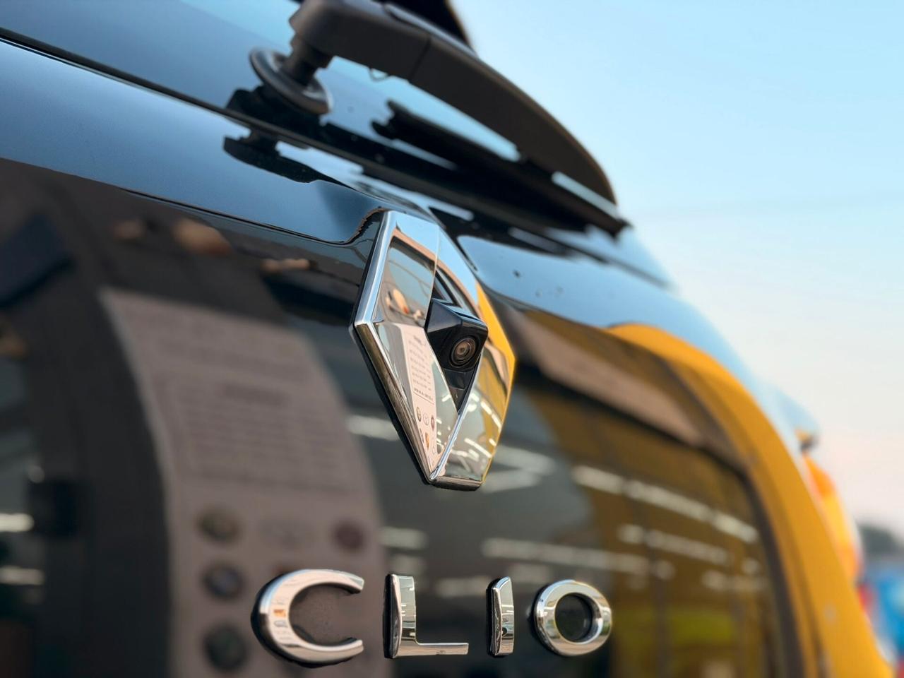 Renault Clio TCe 12V 75 CV 5 porte Moschino Intens