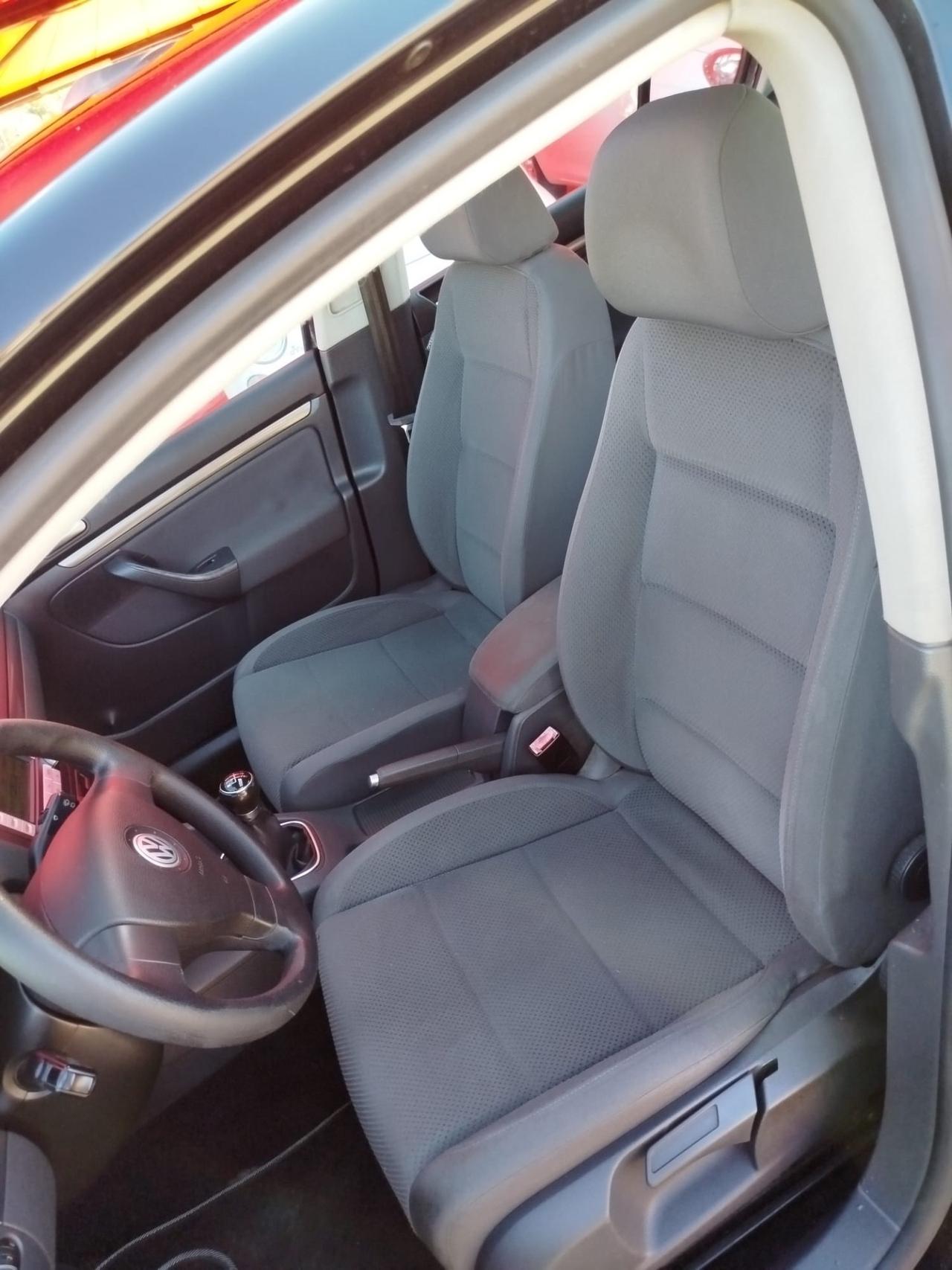 Volkswagen Golf 1.6 16V FSI 5p. Sportline