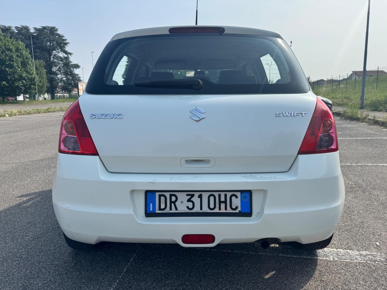 Suzuki Swift bianco perla idonea ai neopatentati