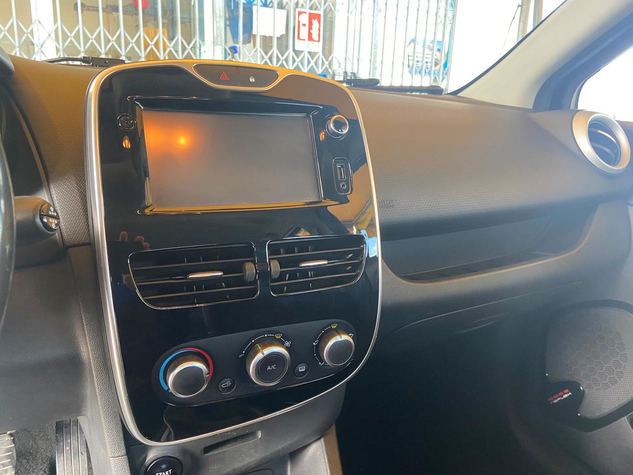 Renault Clio dCi 8V 90CV Start&Stop 5 porte NEOPATENTATI