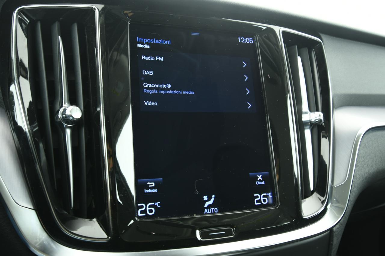 VOLVO V60 2.0 b4 Momentum Business auto NEOPATENTATI+C17"